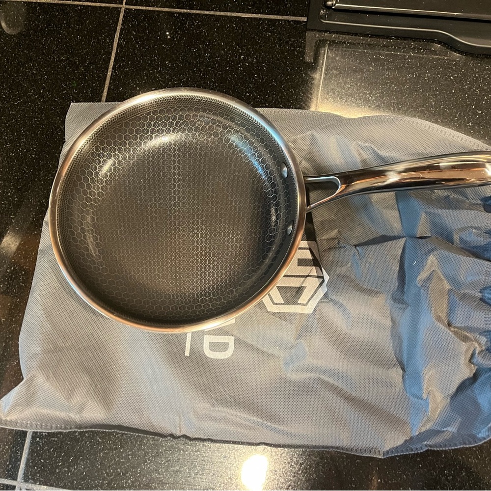 HexClad Hybrid Nonstick 8-Inch Frying Pan